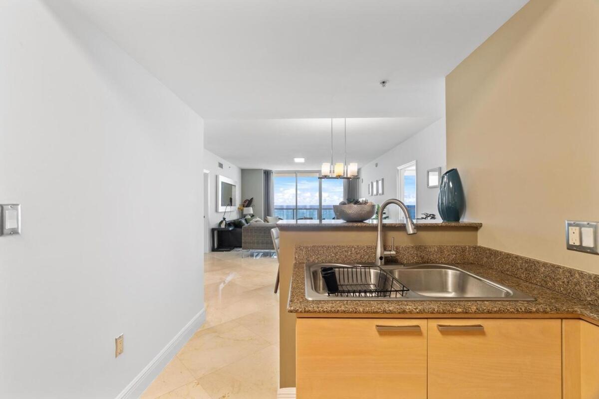 Luxury 2-Bedrooms Oceanfront Condo In Sunny Isles Sunny Isles Beach Buitenkant foto